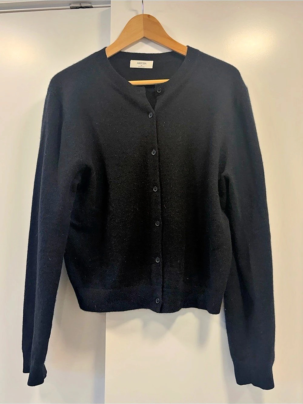 Aritzia Cardigan in Black Size Medium Like New